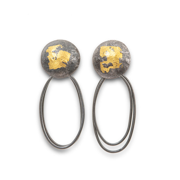 Elegant drop earring, in oxidised silver with 24-carat gold detail