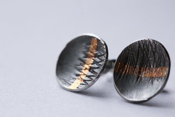 Small cupped gold stripe stud