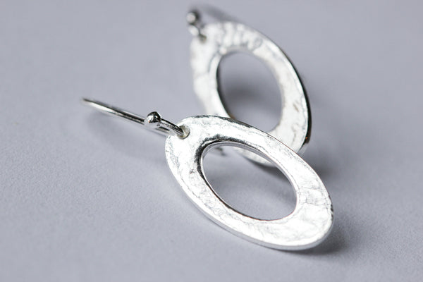 Drop oval earrings